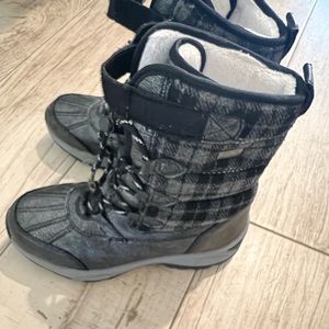 Kids Kodiac Waterproof rain boots for kids in a gender neutral color/pattern.